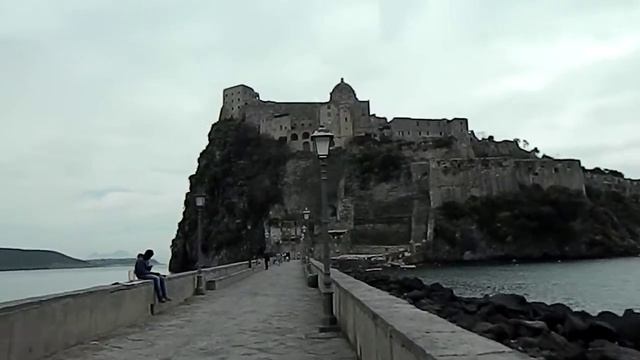 ИСКЬЯ АРАГОНСКИЙ ЗАМОК смотреть онлайн