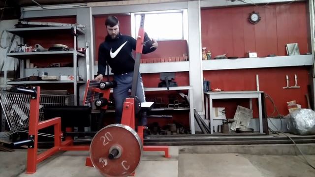 машина для бицепса, квадрицепса бедра и мышц кора Inverse Curl смотреть онлайн