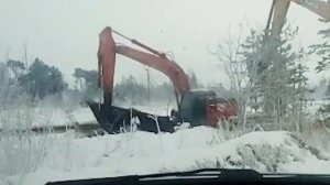 КАК ВЫТАЩИТЬ ЭКСКАВАТОР ИЗ БОЛОТА ЗИМОЙ ?