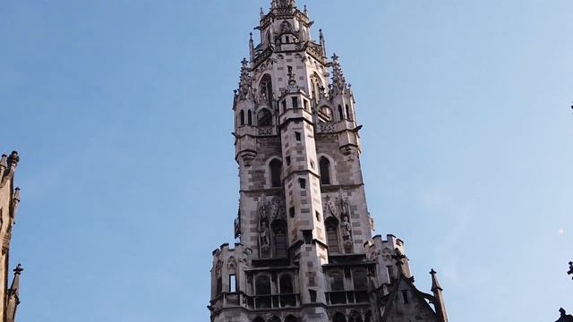 Почему в древних замках винтовые лестница делали по часовой стрелке, а не против неё? смотреть онлайн