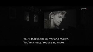 Саша Петров смотрит последний спектакль "Заново Родиться" в Петров Авеню со своей командой.