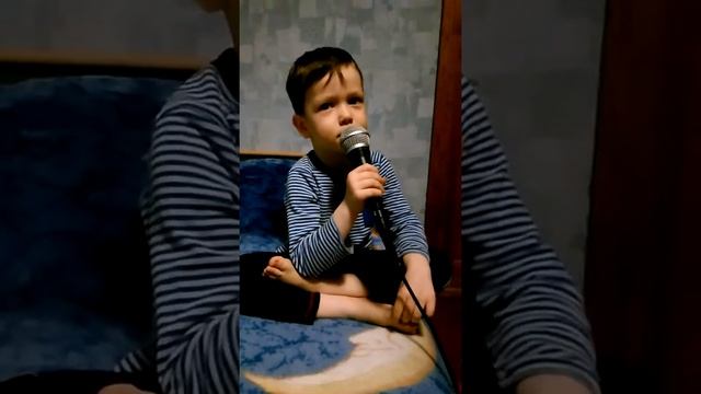 Школьный вальс. Военные песни.
