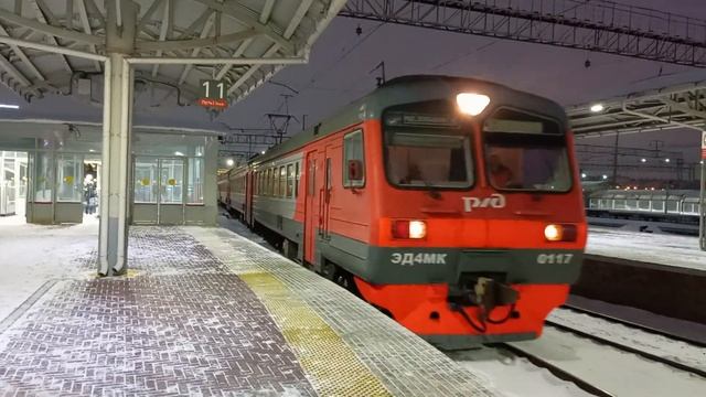 Электропоезд повышенной комфортности ЭД4МК-0110/0117 подаётся под посадку на ст. Челябинск смотреть онлайн