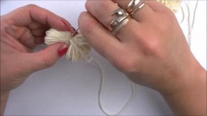 Как сделать помпон из ниток. Делаем помпон из ниток сами.