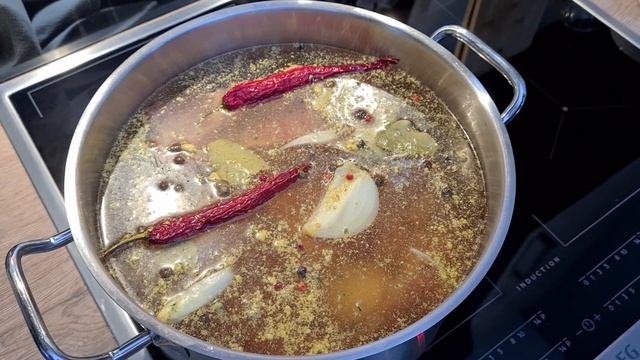 Вкуснейшая грудинка по домашнему. Рецепт проверенный временем.