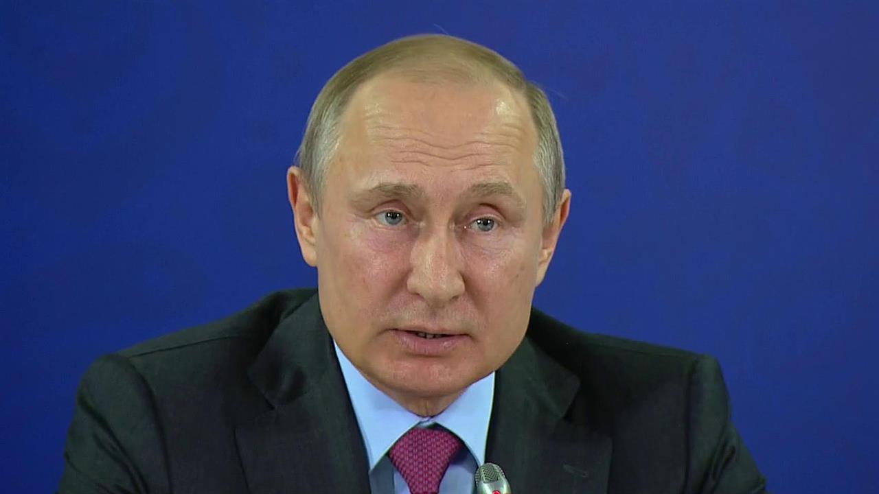 Владимир Путин в Сочи проводит совещание по вопрос...ости объектов к мировому футбольному первенству