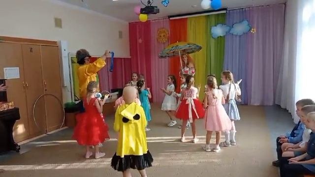танец с зонтиком