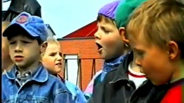 Детский праздник на вокзале в Перлеберге. 1995, лето. смотреть онлайн