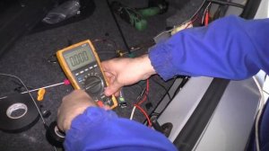 Установка камеры заднего вида через реле, зеркала с монитором и видеорегистратора в VW POLO SEDAN V