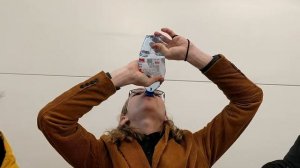 ПРОБУЕМ ВЫПИТЬ ВОДУ НА СКОРОСТЬ / ЗА 30 СЕКУНД / ОБЪЕМОМ 0.5 / КАК БЫСТРО ПИТЬ ВОДУ / CHALLENGE