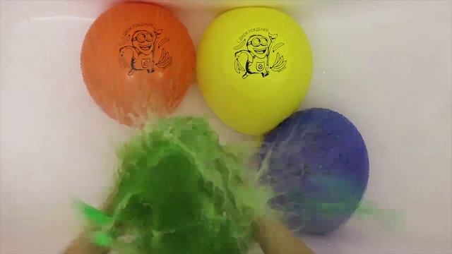Изучаем цвета Лопаем воздушные шары с водой