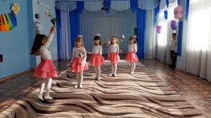 Танец "Пять февральских роз" (подготовительная группа)