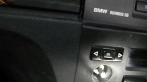 Как снять CD проигрыватель (магнитолу) на БМВ 5 E 39