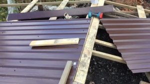 Кровля крыши на гараже с подвалом профлистом с Леруа Мерлен C20