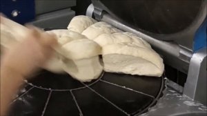 Robocut R Variomatic - гидравлический тестоделитель с круглой камерой деления