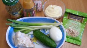 Салат с семечками и курицей