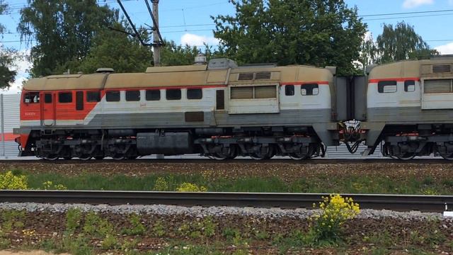 Тепловоз 2М62У-0045 следует резервом! смотреть онлайн