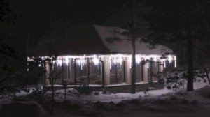 Новогоднее оформление загородных домов, украшение коттеджей, новогодняя иллюминация дома