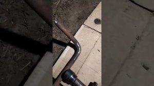 В какую сторону откручивается гайка на задней ступицы Hyundai