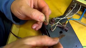 Хорошее зарядное устройство для автомобильных аккумуляторов. Мучили и били. Теперь ремонт.