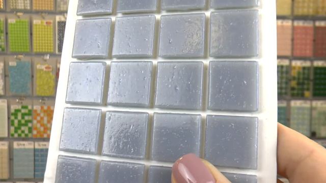 Серая стеклянная мозаика на бумаге