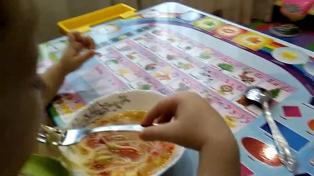 Вилкой кушает лучше чем ложкой смотреть онлайн