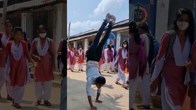 Collage Girls' Hand Stunt Reaction?#collage #reaction #short #shorts #viral #trending #yoga_boy_r смотреть онлайн