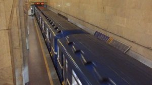 Метро в Минске станция Кастрычницкая Minsk Metropolitan Train