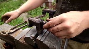 ШОК! Это так просто!! Как достать направляющую суппорта
