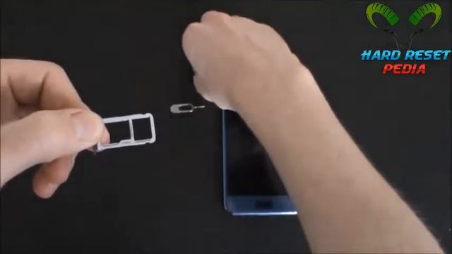 Huawei Honor 9 Insert The SIM Card смотреть онлайн