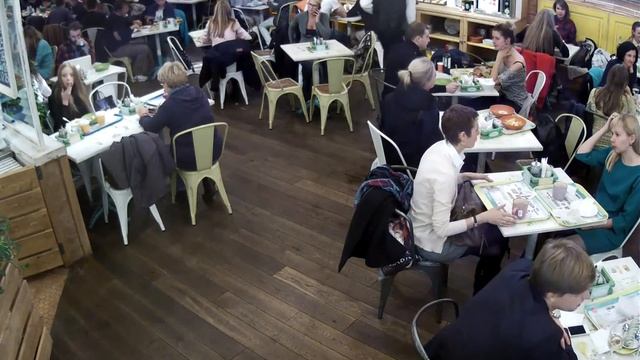 Внимание!!!!! девушка украла два iphone5 . Стокманн в СПБ. Будьте бдительны смотреть онлайн