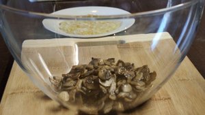Как приготовить салат с языком и жареными грибами на праздничный стол?!!