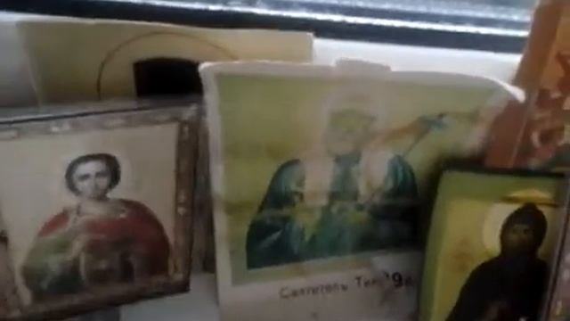 Иконы на подоконнике и батарее (остальные иконы)обзор смотреть онлайн