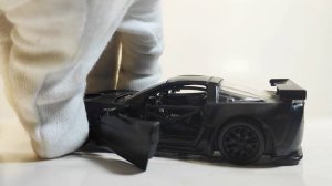 Масштабная модель автомобиля Chevrolet Corvette C6.R в масштабе 1:32