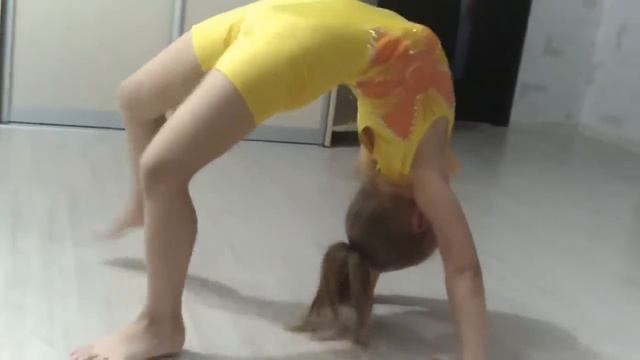 Тамила рассказывает о себе)