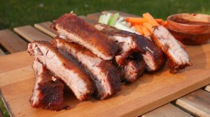 РЕБРЫШКИ на углях.  Сочные свиные ребрышки на гриле.