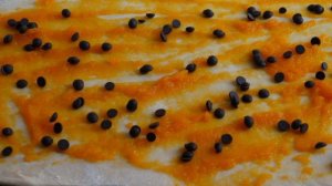 Слоеные рулетики с тыквой, шоколадом и штрейзелем