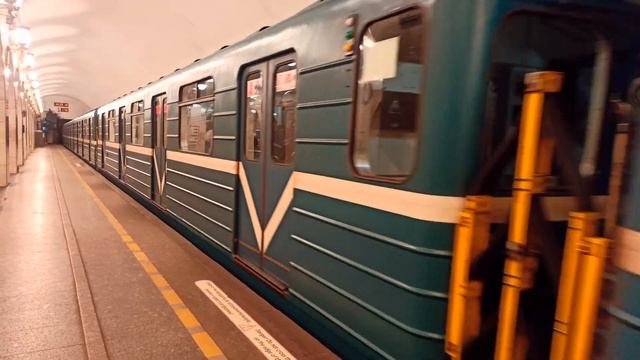 Отправление Ема-502/Ем-501 со станции Технологический институт