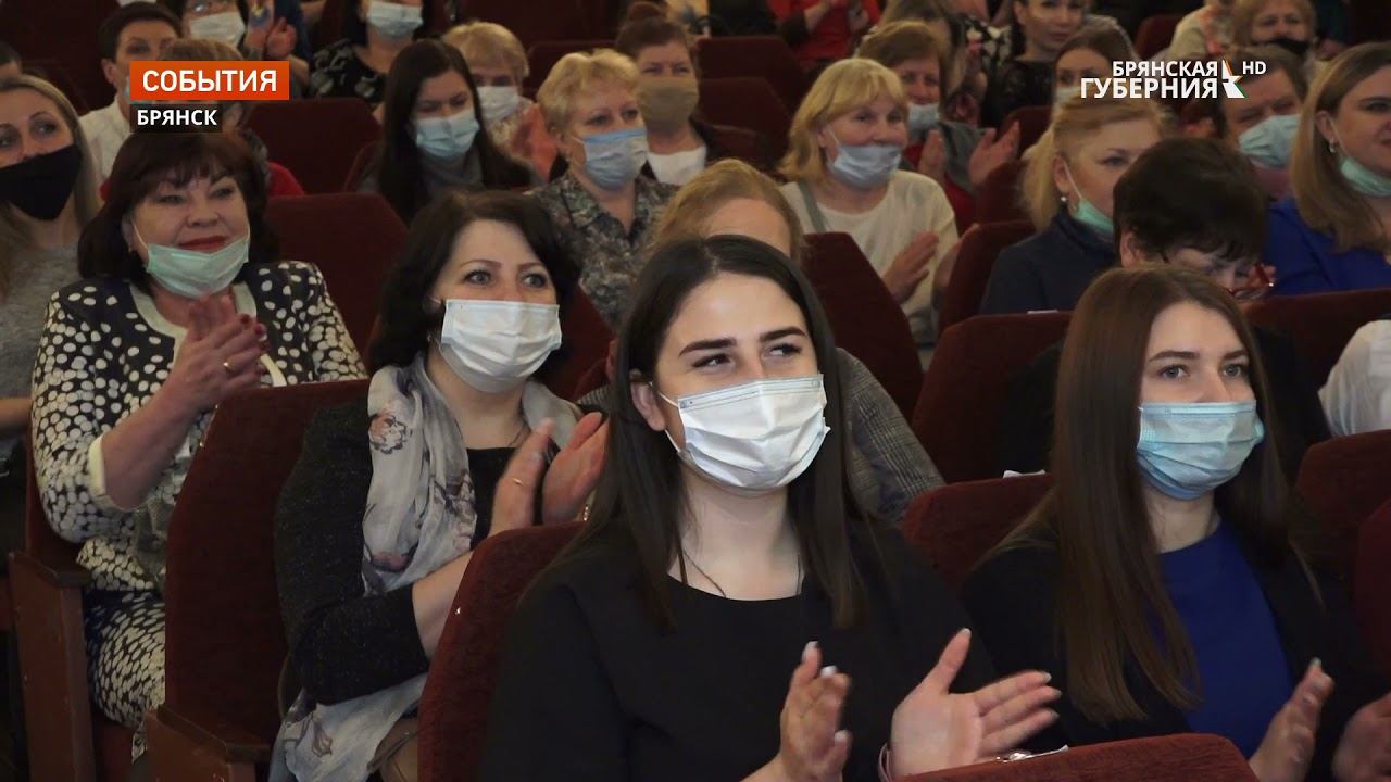 В Советском районе Брянска с профессиональным праздником поздравили работников ЖКХ