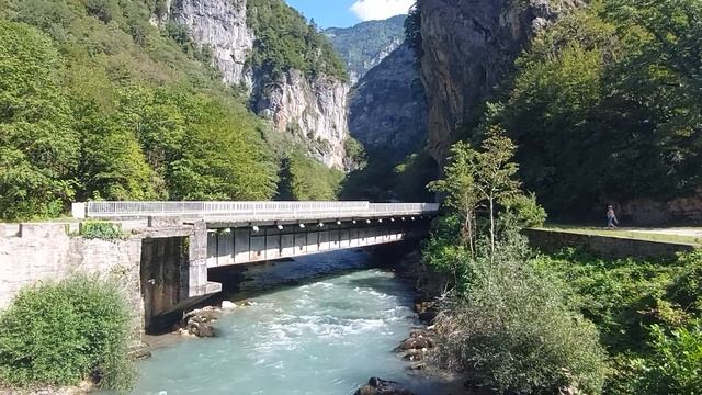 Река Гега. Дорога на озеро Рица. Горы Абхазии смотреть онлайн