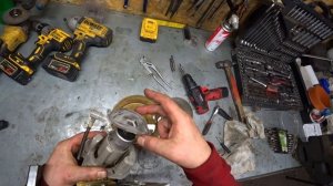 Шкода Фабия 1.4 TD замена-чистка насоса и проверка давления топлива