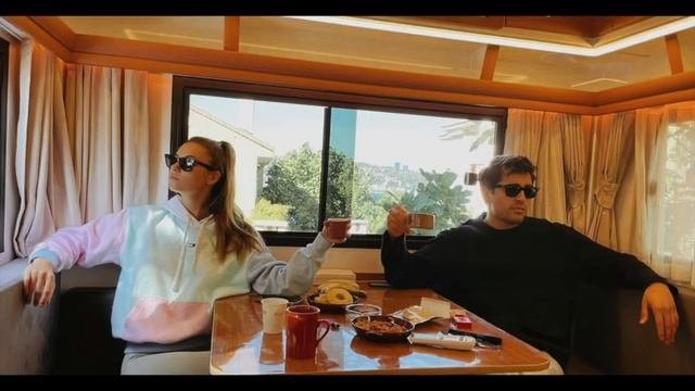 Мерт Рамазан Демир и Афра Сарачоглу обручились! актера турецкого сериала Зимородок.