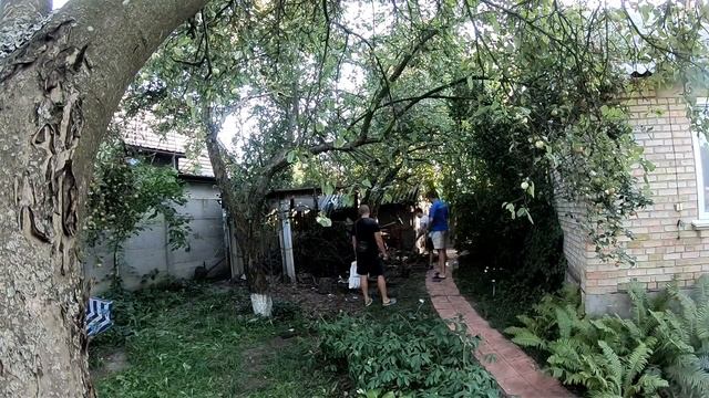 Экспресс уборка мусора . Следующее видео будет Экспрес копка ямы под септик ;)