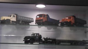 Модели строительной техники и тракторов в масштабе 1:43