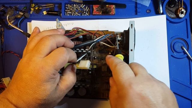 Как безопасно включить компьютерный блок питания модели АТ смотреть онлайн