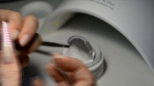 РЕМОНТ ногтя ГЕЛЕМ! Заклеиваем трещину на ногте.