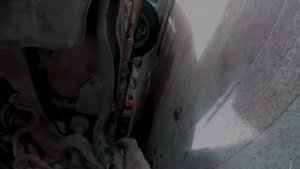 Honda Odyssey 2001 F23A Замена пыльника нижней шаровой опоры правой ступицы