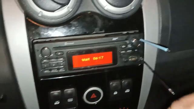 как снять магнитолу на Лада Ларгус.