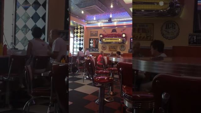 В кафе Бургер Домино!!! смотреть онлайн