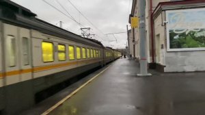 Электропоезд ЭД4М-0446 сообщением Рязань-1- Москва Казанская отправляется со ст. Рязань-1.